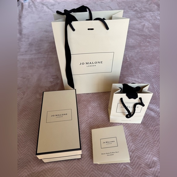 New Jo Malone Gift Set - box, two bags, two ribbons, perfume sample - Picture 13 of 16